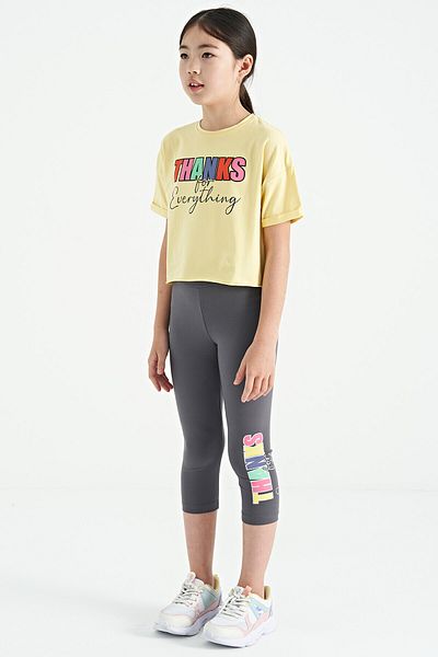 TOMMY LIFE Κίτρινο - Σκούρο Γκρι Κείμενο εμπριμέ Oversize Crop κολάν για κορίτσια - 75133