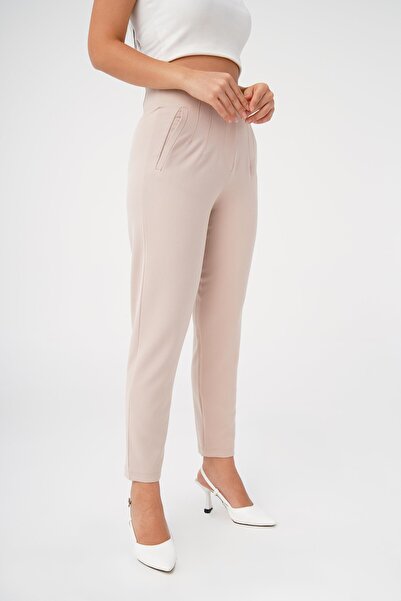 Hipo Trend Бежов панталон с детайли и кройка „морков“