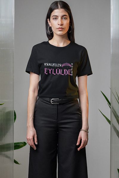 qoeuyl boutique Queens Are Born This Month Printed Mother Wife Gift for Dear Friend 100% Cotton Black Women's T-Shirt