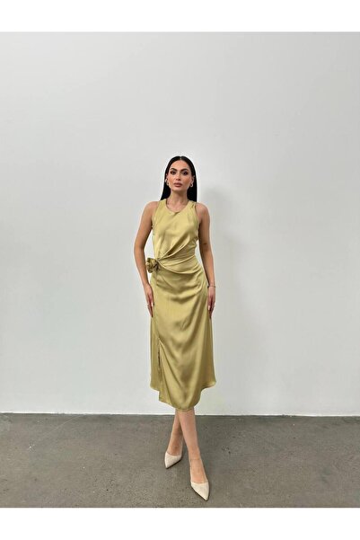 Marjinal Tek Omuzdan Askılı Parlak Saten Kumaş Kuşak Detaylı Elbise