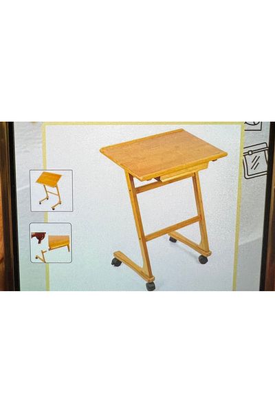 Un Folding wooden table with wheels - practical and ideal for multiple uses!
