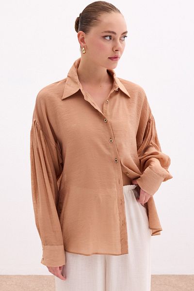 Sateen قميص رفيع مع إكسسوارات الأزرار - جملي