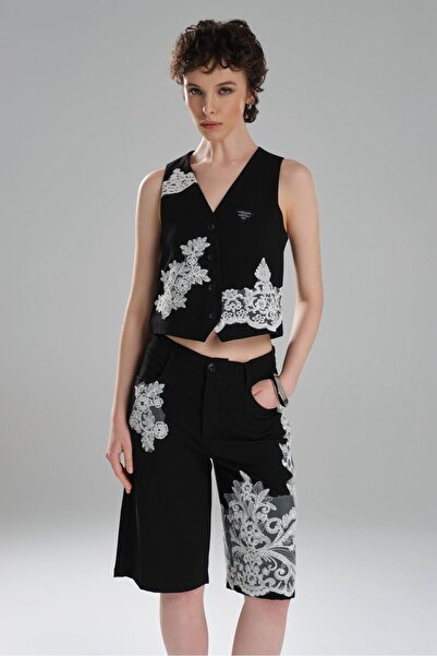 tw3 Γυναικείο σορτς βερμούδα με δαντέλα με απλικέ σχέδιο