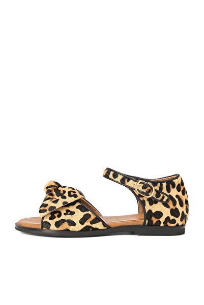 AGE OF INNOCENCE صندل مارجو من الجلد الطبيعي للفتيات بطبعة حيوانات مع حزام معصم قابل للتعديل وفيونكة بسيطة