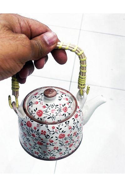 Alkhunaizi Elegantly designed ceramic teapot