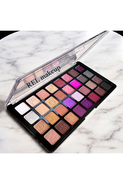 real beauty Real Beauty 24 Color Eyeshadow Palette Unleash your inner makeup artist
