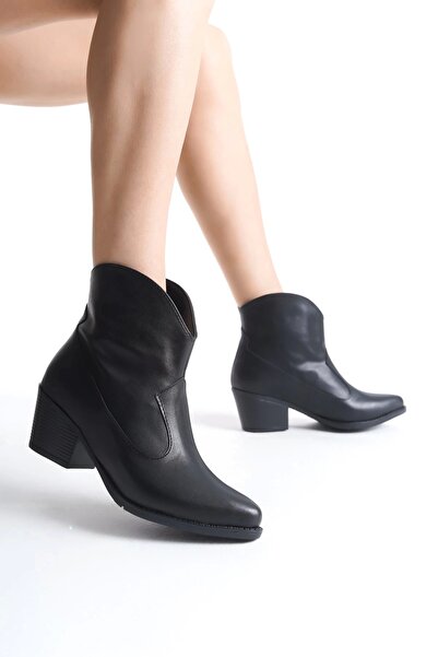 perla del amor Jilla Black Leather Plug-In Heeled Boots