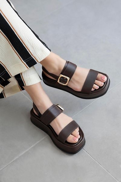 STRASWANS Martina Women's Buckle Detail Daily Leather Sandals Brown