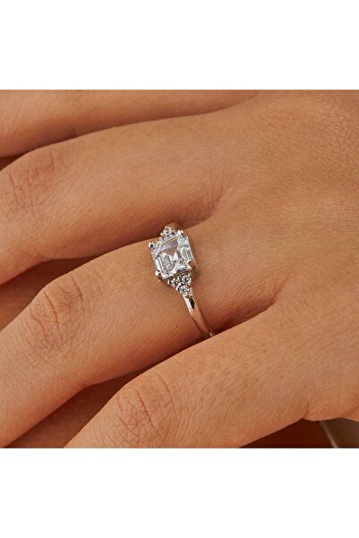 Joy of Jade Savannah Prenses Kesim Tek Taş Yüzük, 18 Ayar Rodyum Kaplama