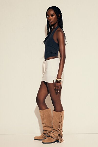 Bershka Kemer detaylı şort etek