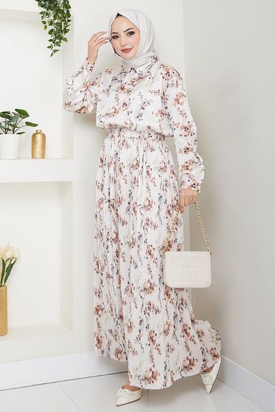 InStyle طقم تنورة بنية مطوية من الساتان