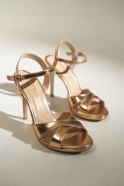 lovitto Cross Strap Leather Thin Heeled Women's Rose Shoes
