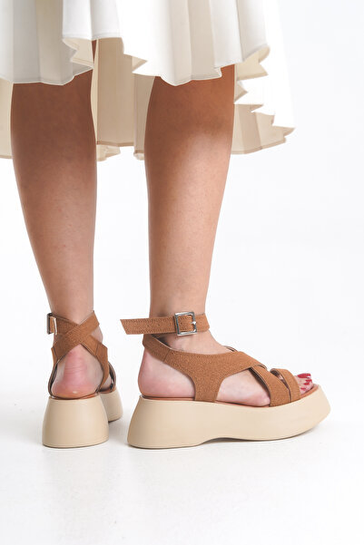 Limeo Süet Yüksek Taban Çapraz Kalın Şeritli Kadın Dolgu Topuklu Yazlık Sandalet