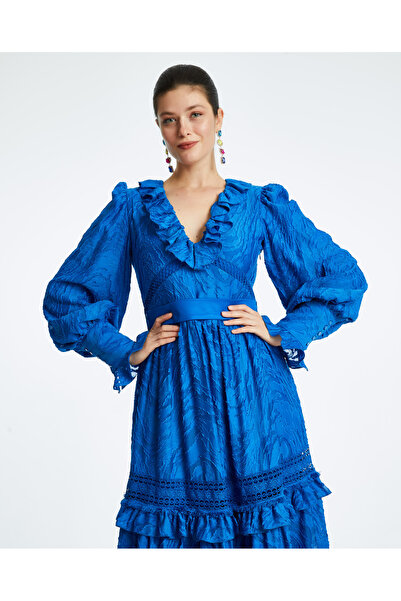 SERPİL Kadın Uzun Elbise – Fırfırlı Yaka Detaylı ve Kuşaklı, Zarif ve Romantik Tasarım