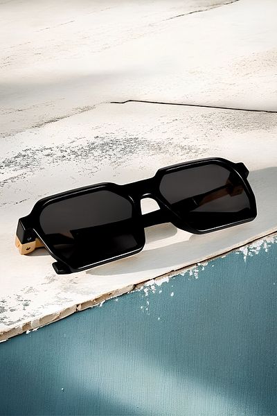 Eyesofia Vulcano Unisex Black Sunglasses