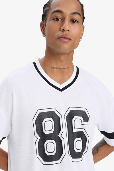 DeFacto Fit Quick Dry Oversize Φαρδύ μοτίβο με λαιμόκοψη V με στάμπα αθλητικό κοντομάνικο μπλουζάκι E4118ax25sm