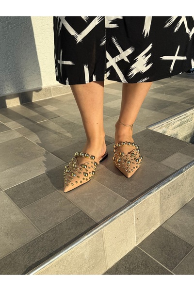 BURCU COLLECTİON Alice Pointed Toe Nude Women's Slippers with Gold Drop Accessories