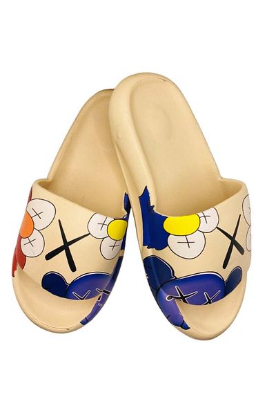 CRACOS Comfortable beach or pool slippers, grafitti pattern, beige, size 40-41, 25 centimeters
