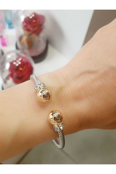 MODA Women's Non-Tarnish Steel Twist Model Gold Twin Bun Headed Stone Bracelet - Stylish Design |   Bujimori.