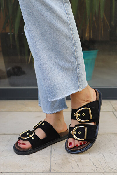 Yula Fashion Shoes شبشب بيلا لوكس سويدي ذهبي بإبزيم مزدوج ونعل متوسط ​​الطول