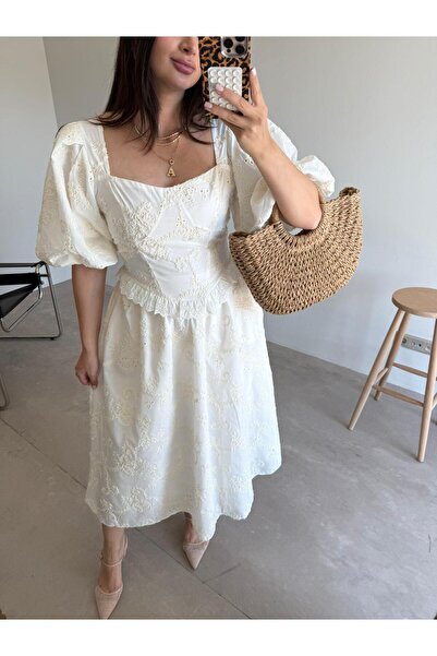 Bade Butik Ekru Fisto Detaylı Nakışlı Elbise
