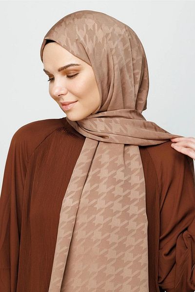 MENESSA Silky Jacquard Shawl Houndstooth Pattern Milky Brown
