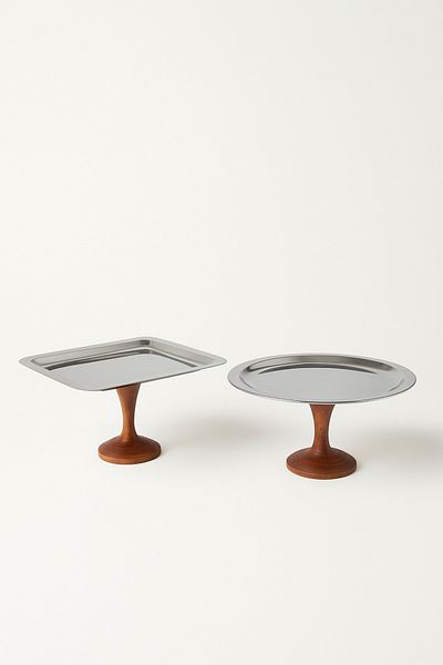 Mirilliahome Silver Presentation Set with Wooden Legs – Set of 2 Decorative Presentation Plates