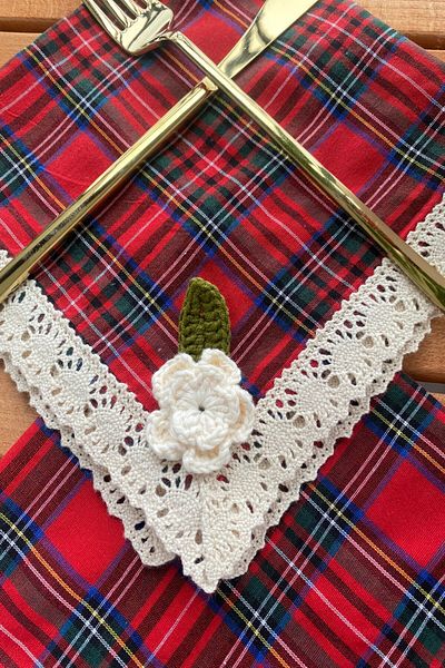 zarafet concept 2 Pieces Lace Around Scottish Vintage Napkin 35*35 (Hand Knitted Flower Detail)