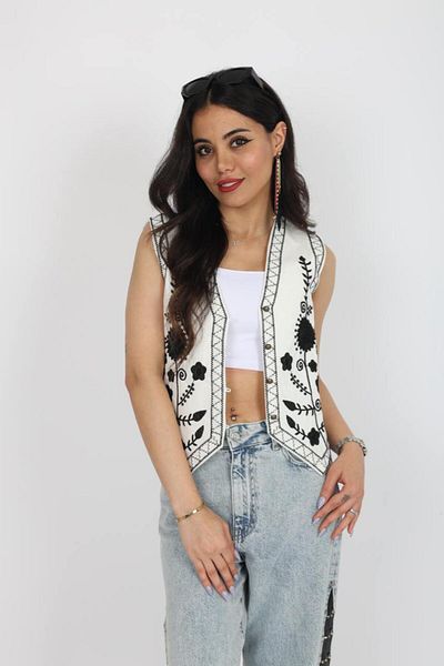 Stil Sepeti Women's White V-Neck Black Embroidered Lined Buttoned Linen Vest Esc-10002001