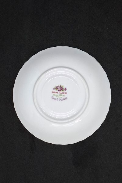 Royal Albert Sweet Violets Bone China England Antique Porcelain Coffee Cup Saucer 12 cm