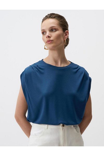 Jimmy Key Round Neck Sleeveless Knitted T-Shirt