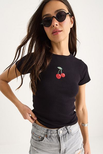 Bianco Lucci Women's Cherry Embroidered Ribbed Basic Crop T-Shirt 4053 60283400