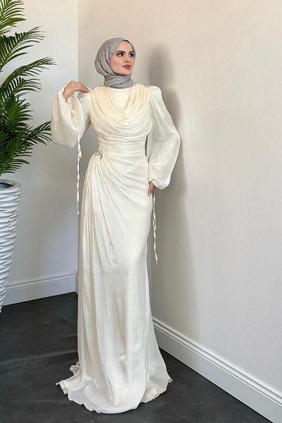 MERVEN AKYÜZ Jenika Evening Dress with Stones on the Shoulder and Waist Ecru