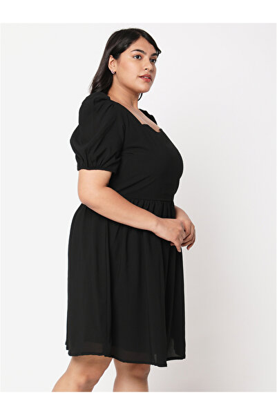 Mish By Styli Solid Fit and Flare Sweetheart Neck Dress with Self-Tie Detail