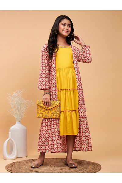 Stylo Bug By Styli Solid Tiered Midi Dress with Floral Printed Shrug