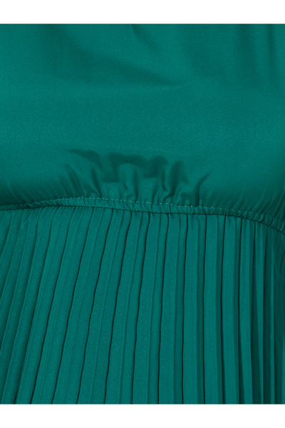 Styli Plus Size Solid Accordion Pleated A-Line Maxi Dress