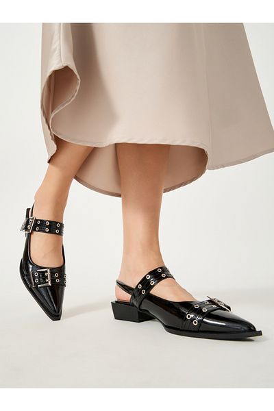 Styli Belted Pointed Toe Block Heel Shoes