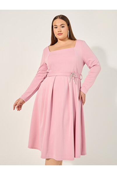 Styli Plus Size Embellished Bow Detail Pleated A-Line Midi Dress