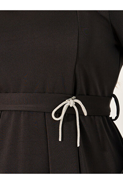 Styli Plus Size Embellished Bow Detail Pleated A-Line Midi Dress