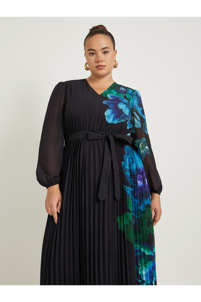Styli Plus Size Floral Print Pleated A-Line Maxi Dress
