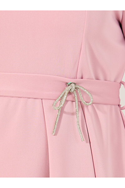 Styli Plus Size Embellished Bow Detail Pleated A-Line Midi Dress