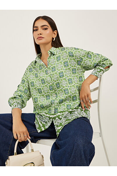 Styli قميص كبير الحجم بياقة منتشرة وطباعة شاملة