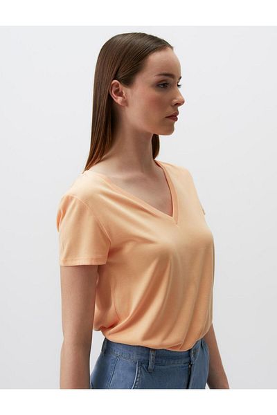 Jimmy Key Straight Cut V-Neck Short Sleeve Basic Knitted T-Shirt