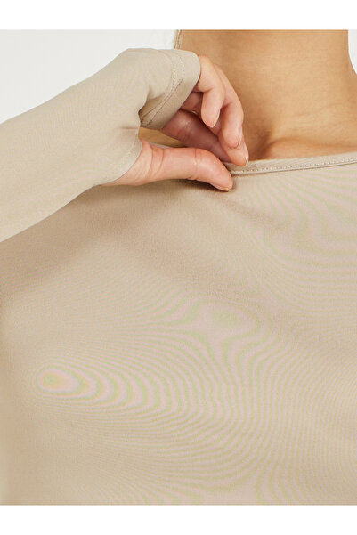 Styli Back Twist and Peep Thumbhole Detail Long Sleeve Top
