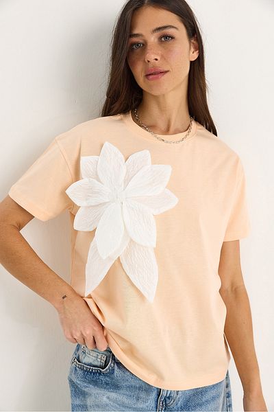 Bianco Lucci Women's Short Sleeve Cotton T-Shirt with Floral Accessories 60602040