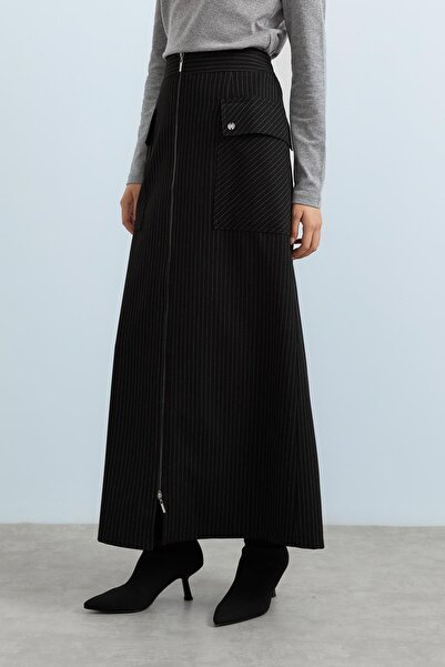 Nihan Önden Fermuarlı Çizgili Düz Etek Siyah