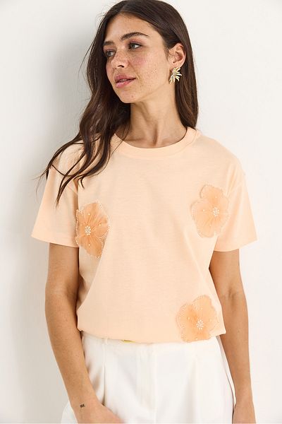 Bianco Lucci Crew Neck Short Sleeve T-Shirt with Floral Accessories 60602060