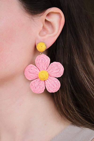 AURRARİ Pink Straw Plated Dangle Daisy Exclusive Earrings
