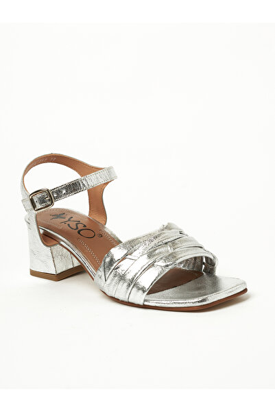 Y.SO صندل نسائي بكعب متوسط فضي | صنع في الهند