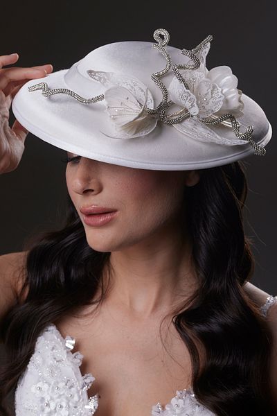 Hayalperest boncuk Romantic White Hat - Leaf Flower and Stone Chain Embroidered